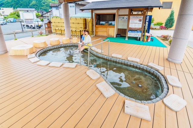 ふれあいの湯(足湯)